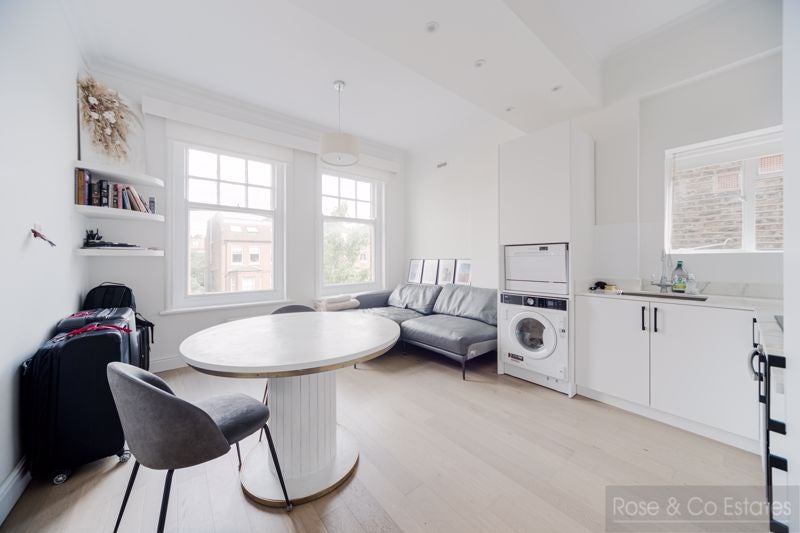 Flat Greencroft Gardens in Greater London