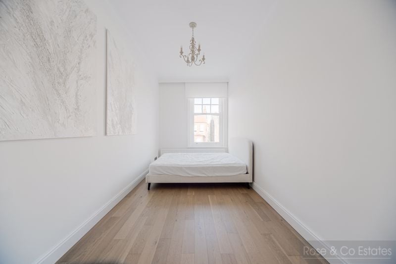 Flat Greencroft Gardens in Greater London