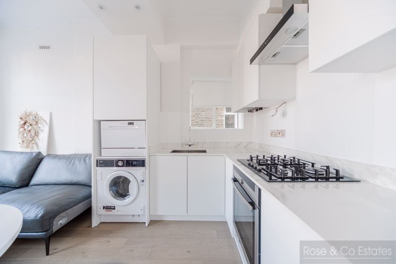 Flat Greencroft Gardens in Greater London