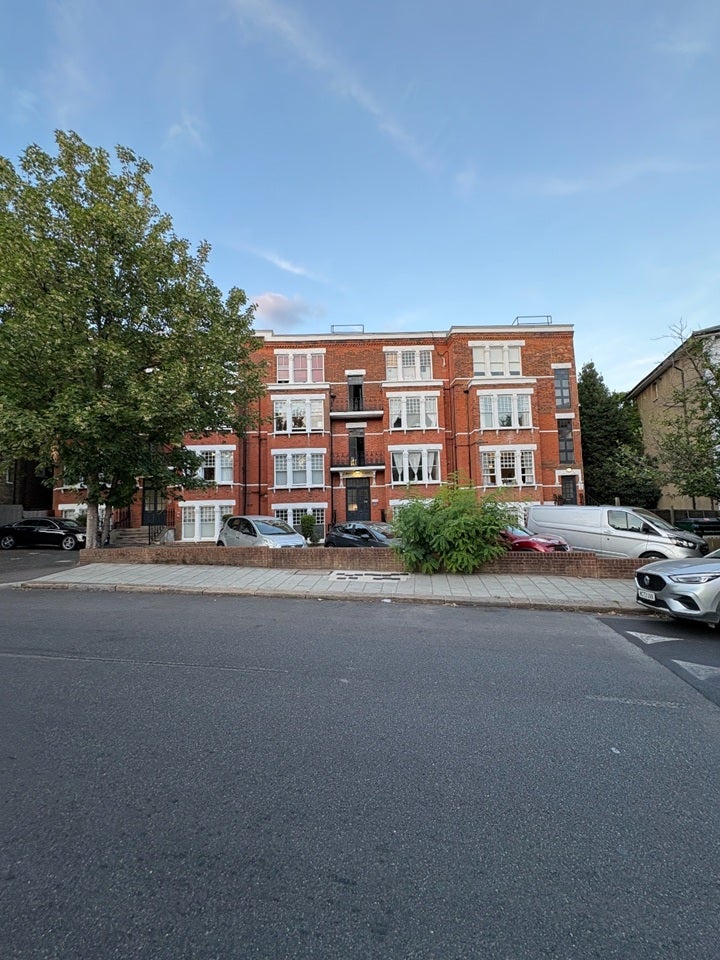 Flat Devonshire Road in Greater London