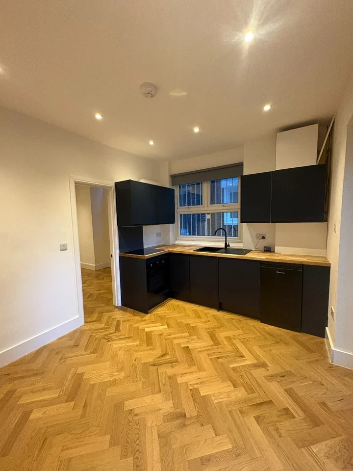 Flat Devonshire Road in Greater London