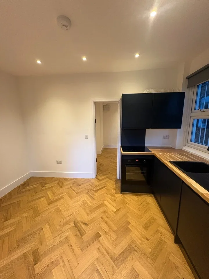 Flat Devonshire Road in Greater London