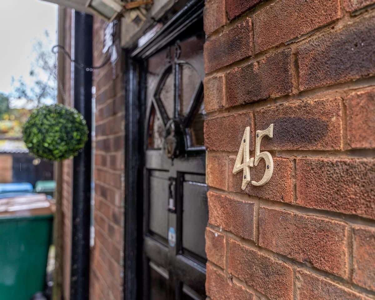 Flat Stonehouse Lane in Coventry