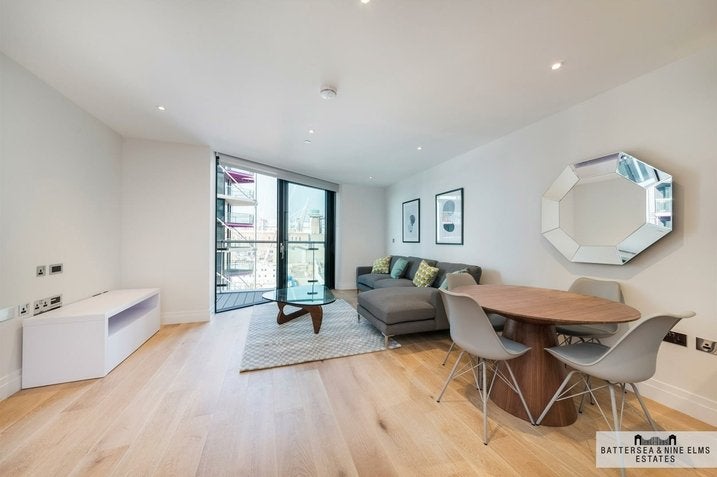 Flat Tideway Walk in Greater London