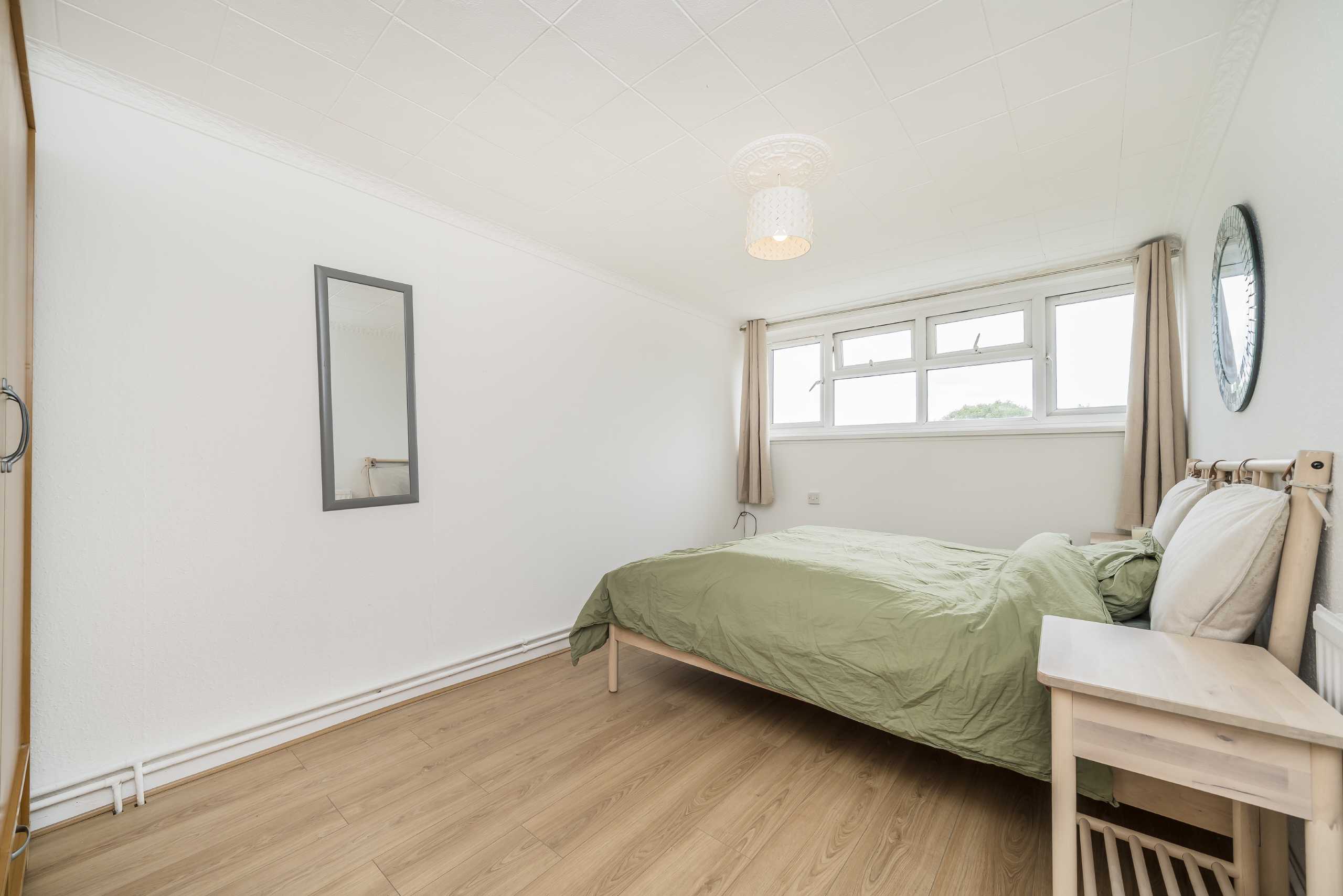 Flat Trinity Way in Greater London