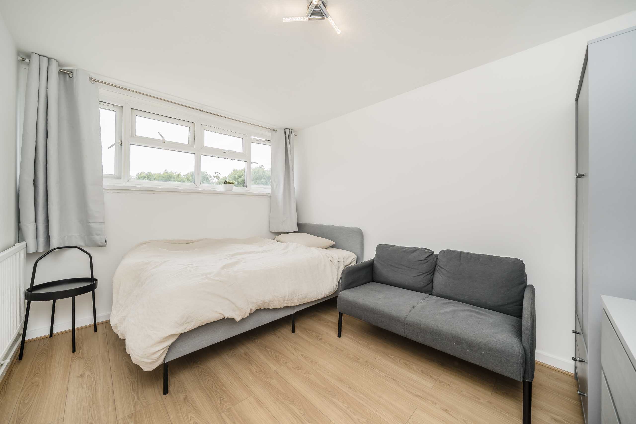 Flat Trinity Way in Greater London