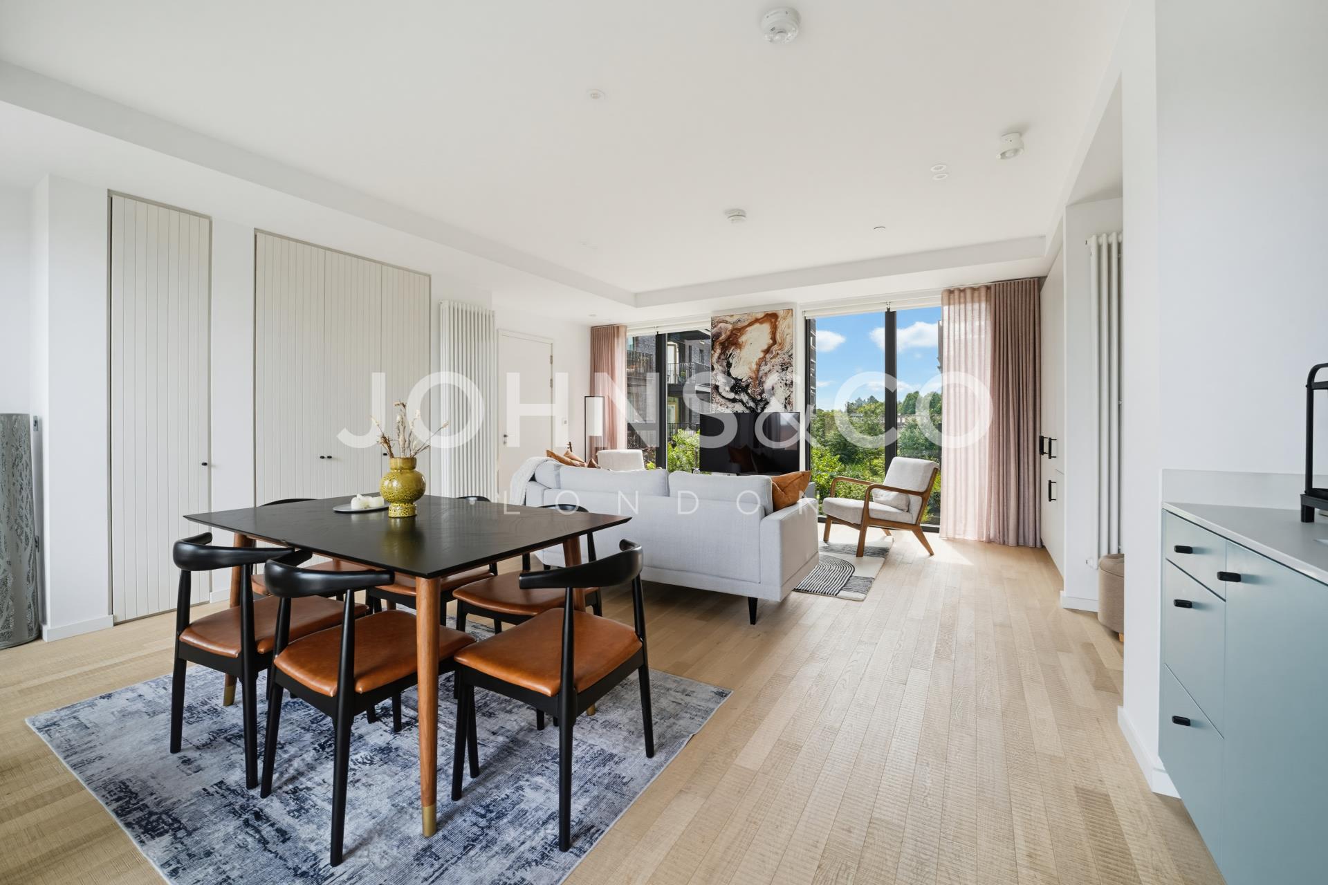 Flat Bradshaw Yard in Greater London