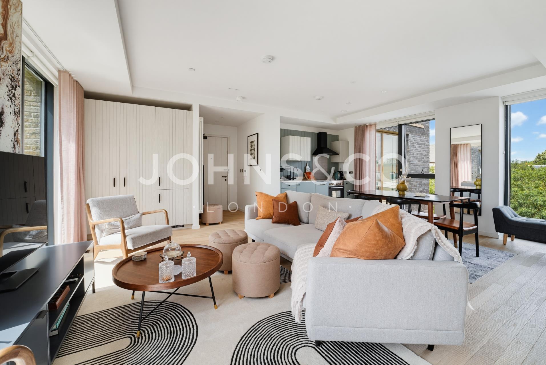 Flat Bradshaw Yard in Greater London