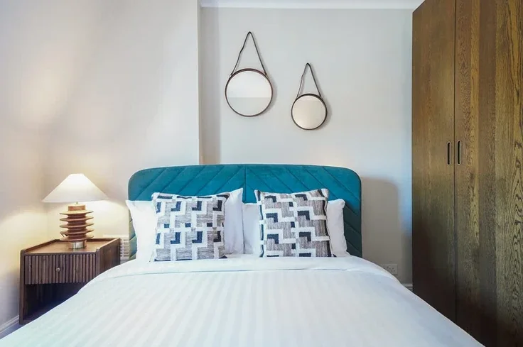 Flat Hornton Street in Greater London