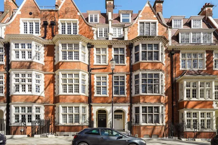 Flat Hornton Street in Greater London