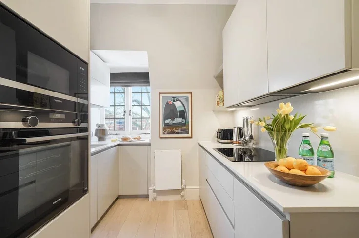 Flat Hornton Street in Greater London