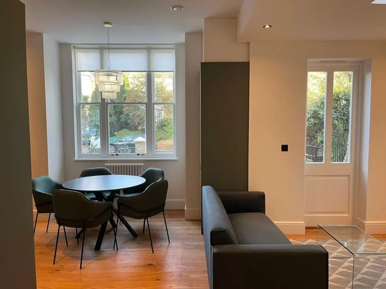Flat Rosemont Road in Greater London