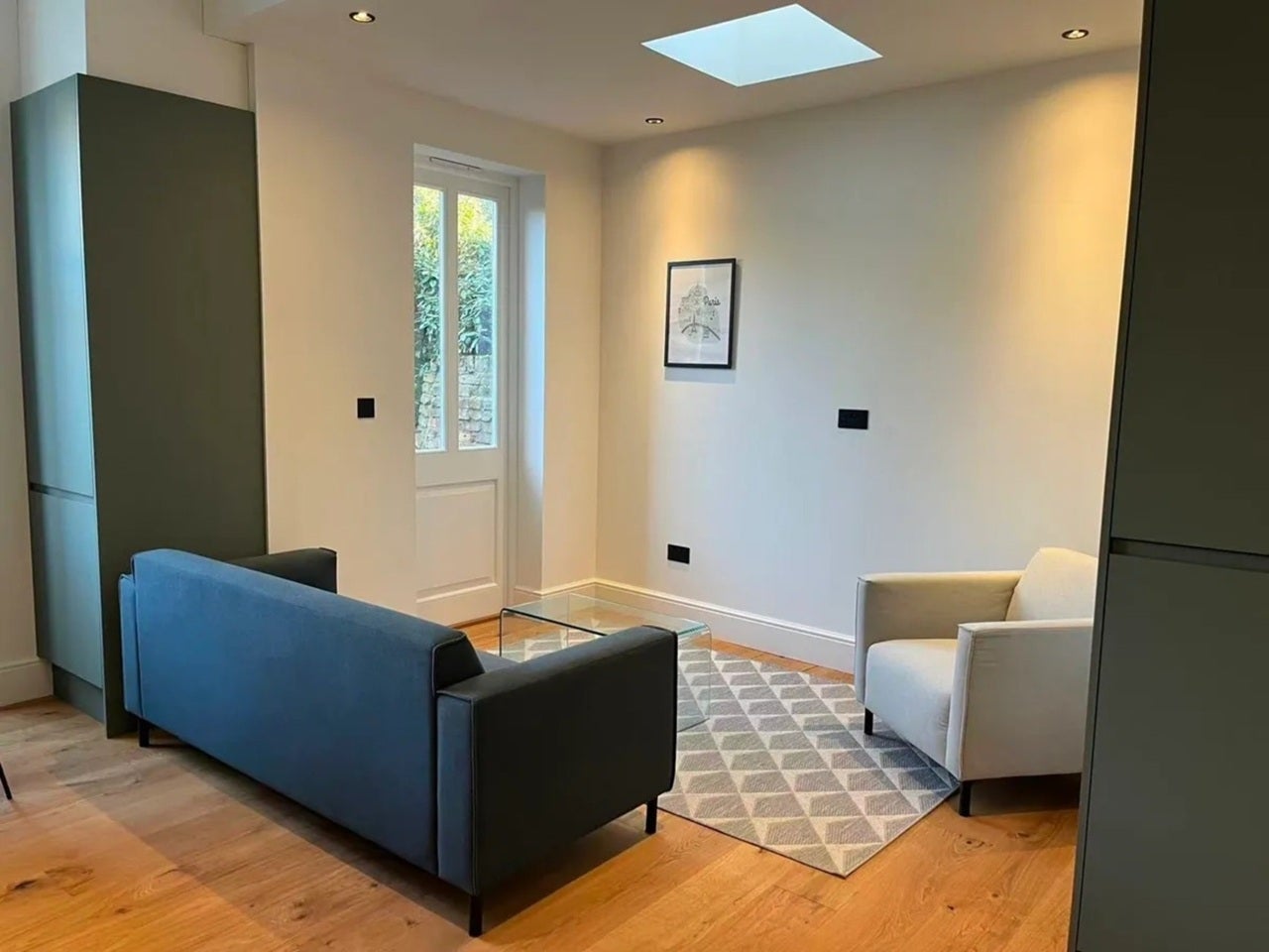 Flat Rosemont Road in Greater London