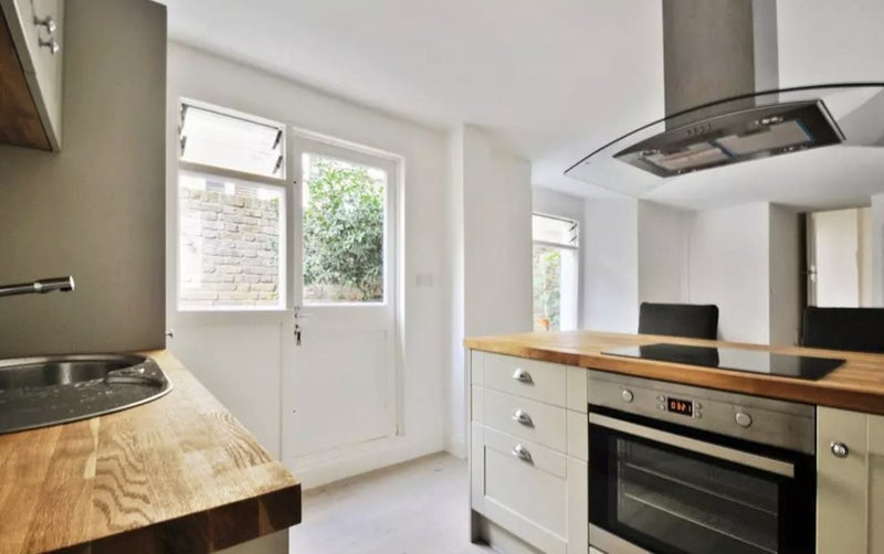 Room Messina Avenue in Greater London