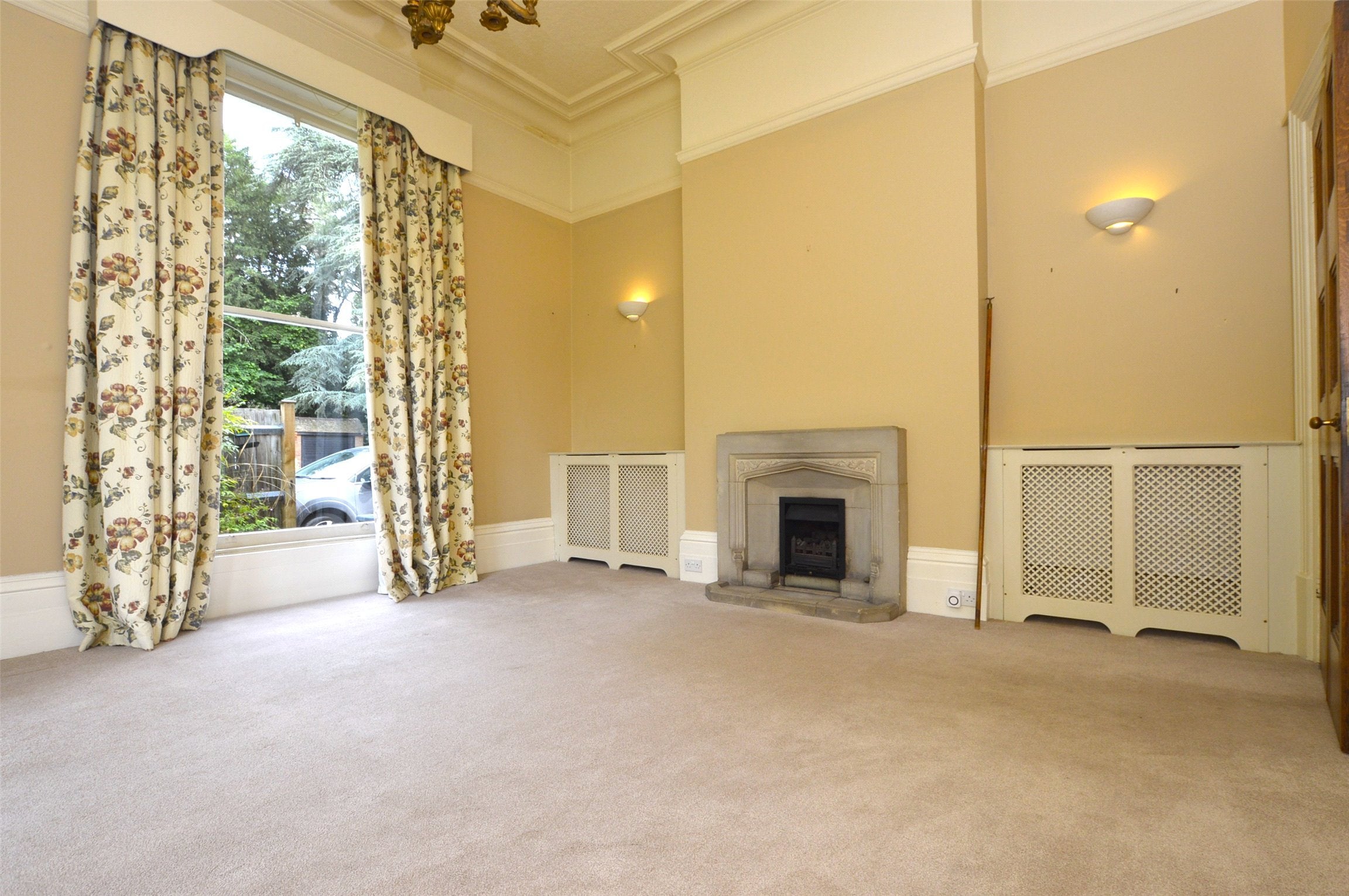 Flat Pixham Lane in Mole Valley