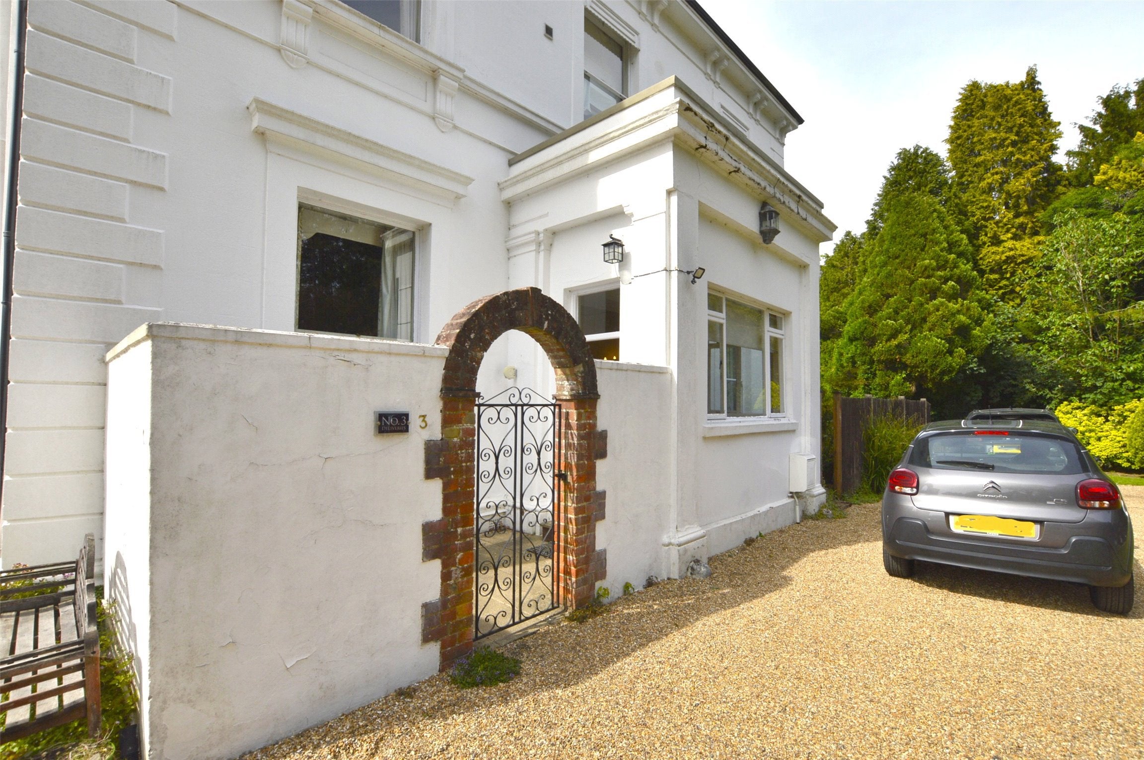 Flat Pixham Lane in Mole Valley