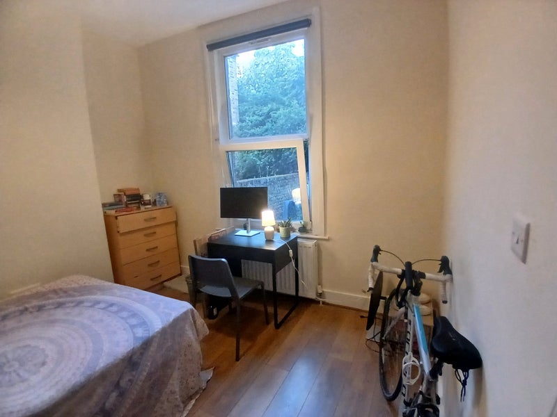 Room Wedmore Gardens in Greater London