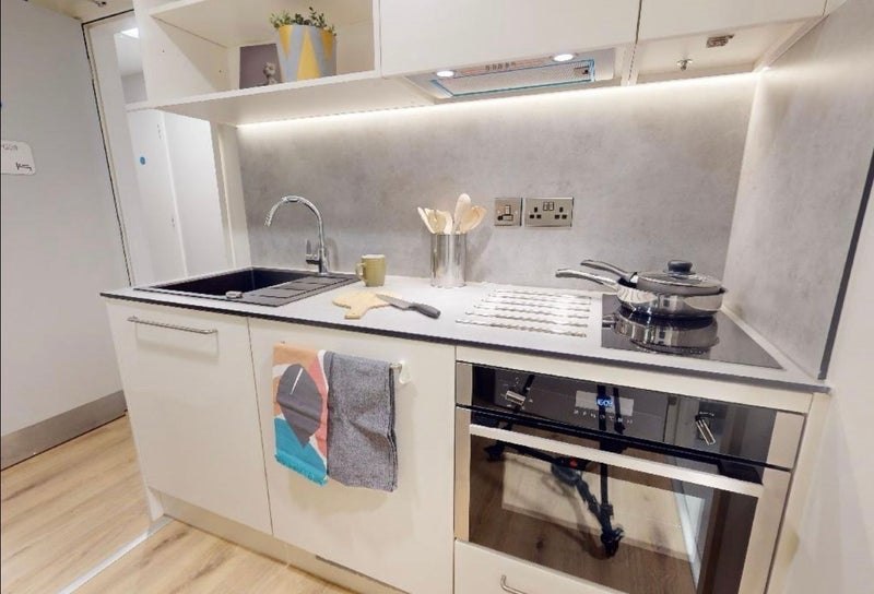 Flat Hatfields in Greater London