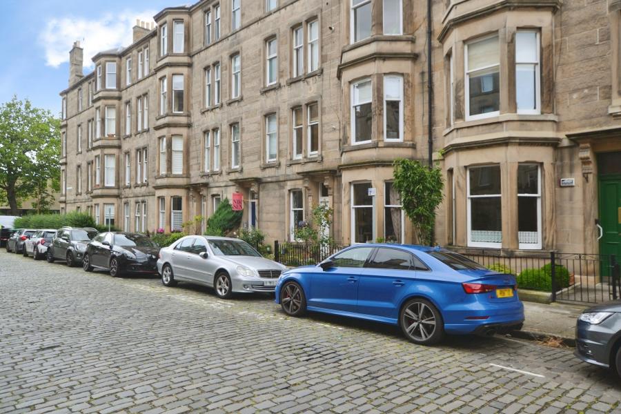 Flat Comely Bank Place in City of Edinburgh