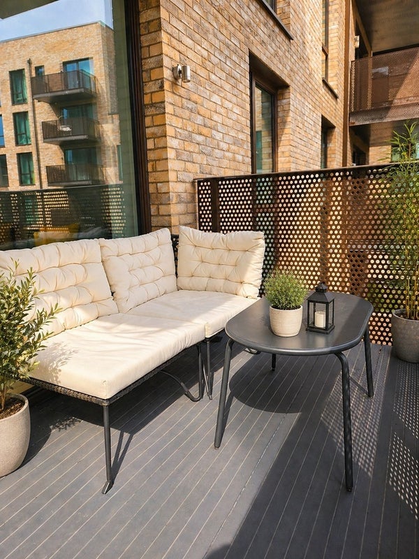 Flat Town Place in Greater London