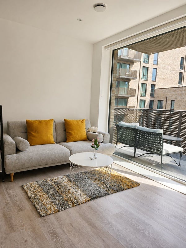 Flat Town Place in Greater London
