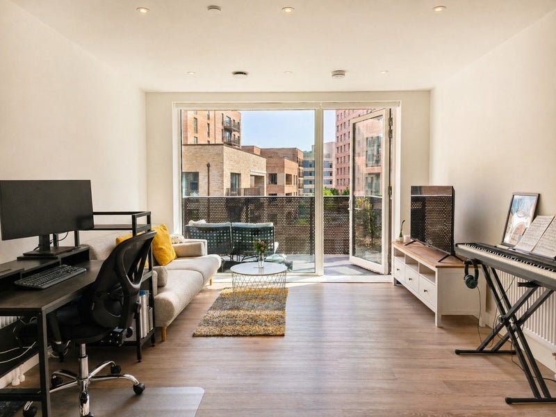 Flat Town Place in Greater London