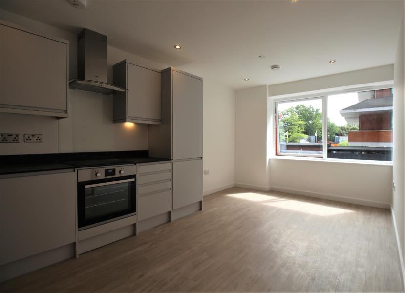 Flat Goldsworth Road in Woking