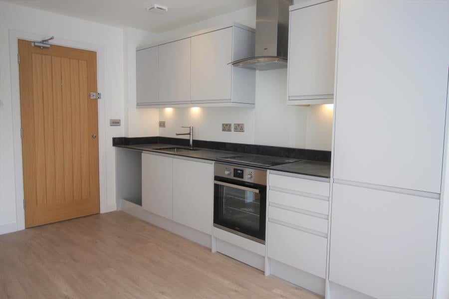 Flat Goldsworth Road in Woking