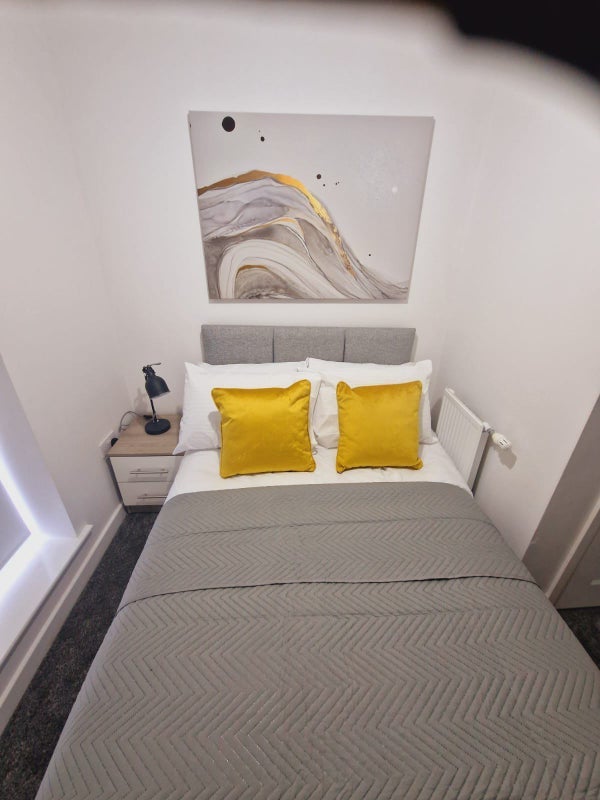 Room Falstaff Crescent in Sheffield