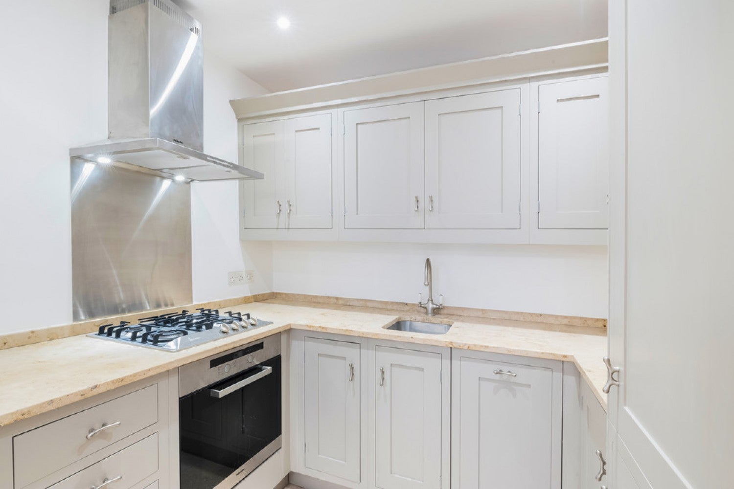 Flat Rawlings Street in Greater London