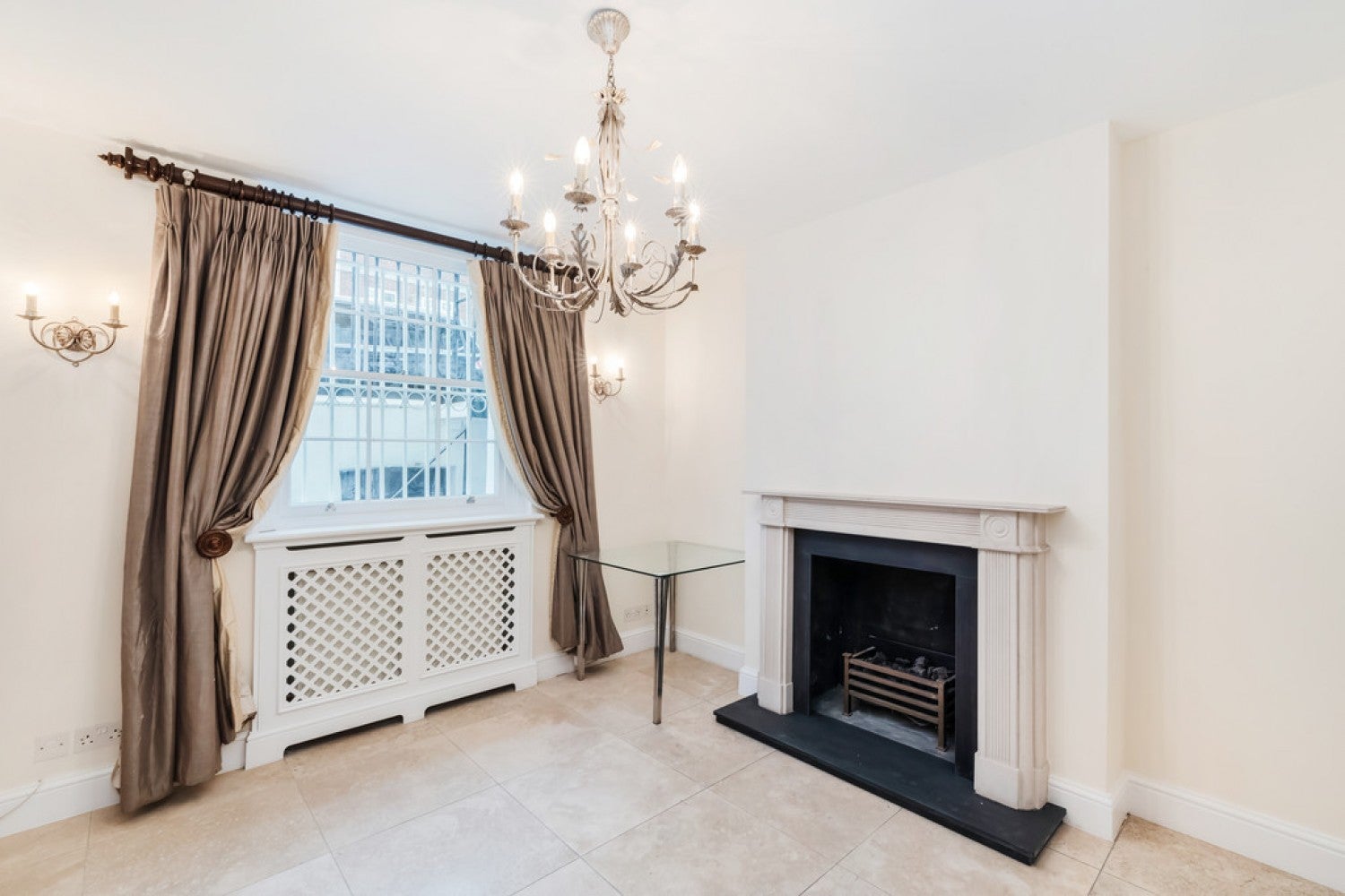 Flat Rawlings Street in Greater London