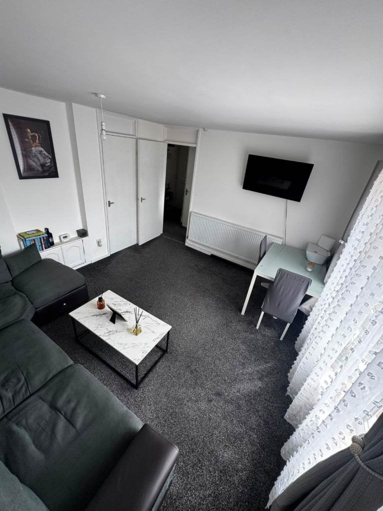 Flat Drakes Drive in Stevenage