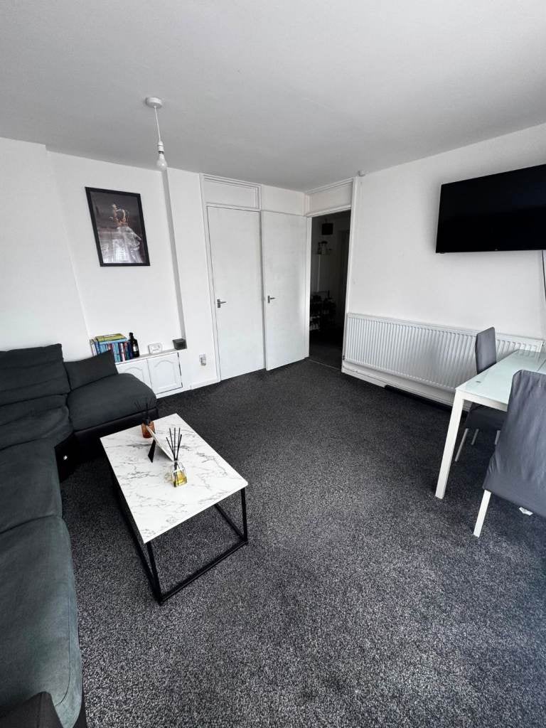 Flat Drakes Drive in Stevenage