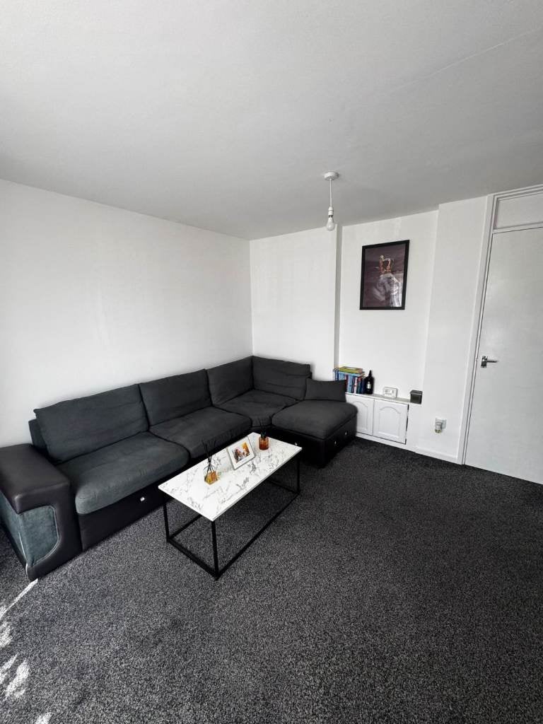 Flat Drakes Drive in Stevenage