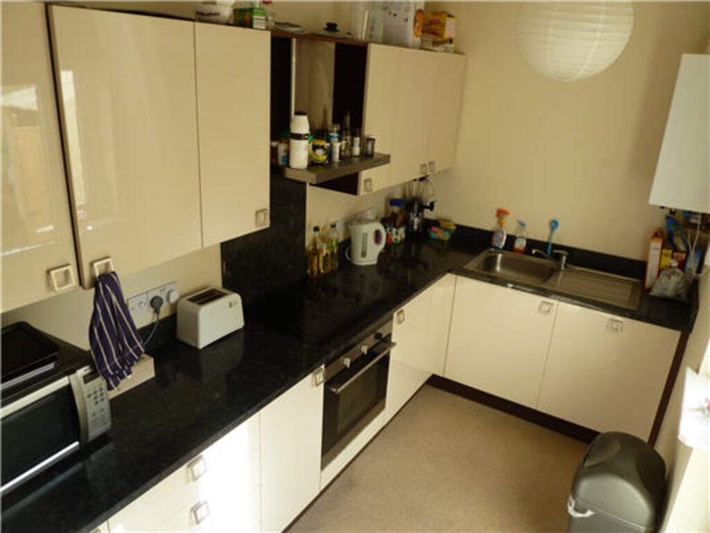 Room Chedworth Street in Plymouth