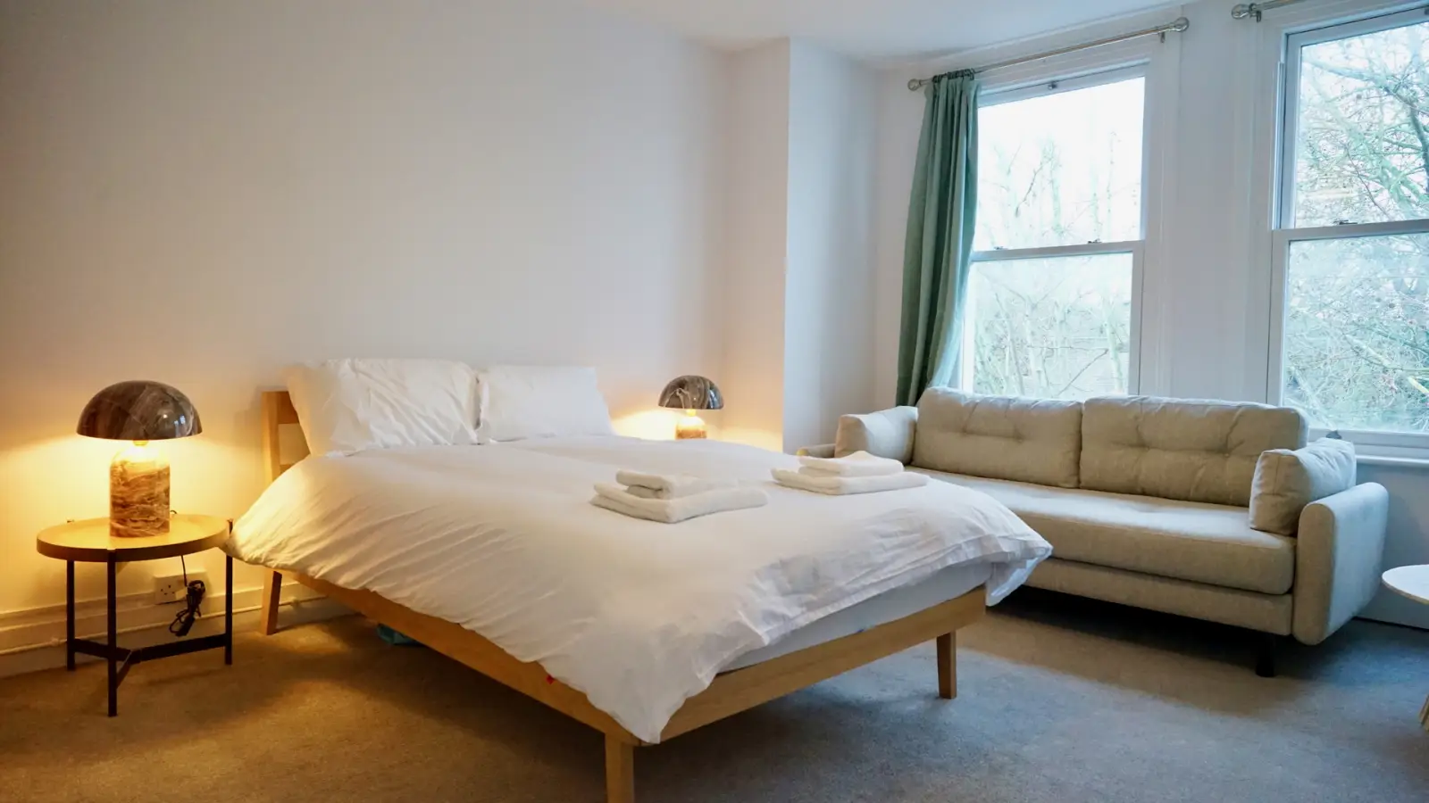 Flat Pickering Court in Greater London