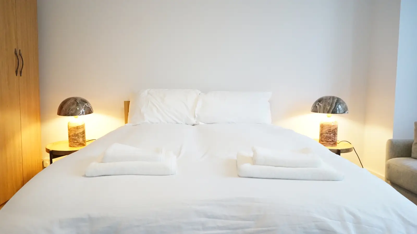 Flat Pickering Court in Greater London