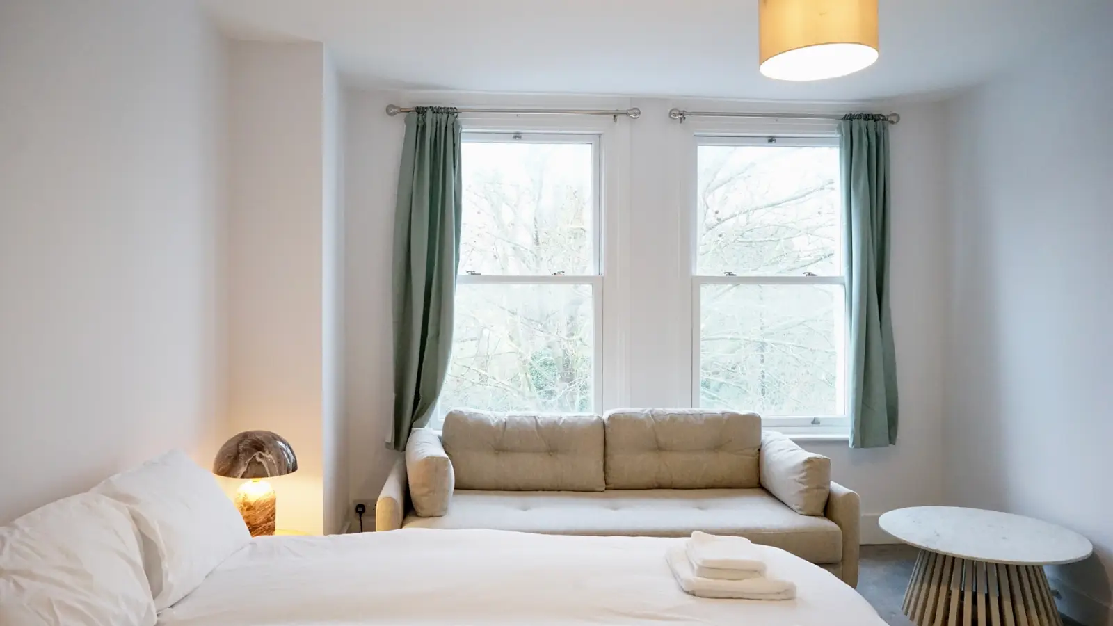 Flat Pickering Court in Greater London