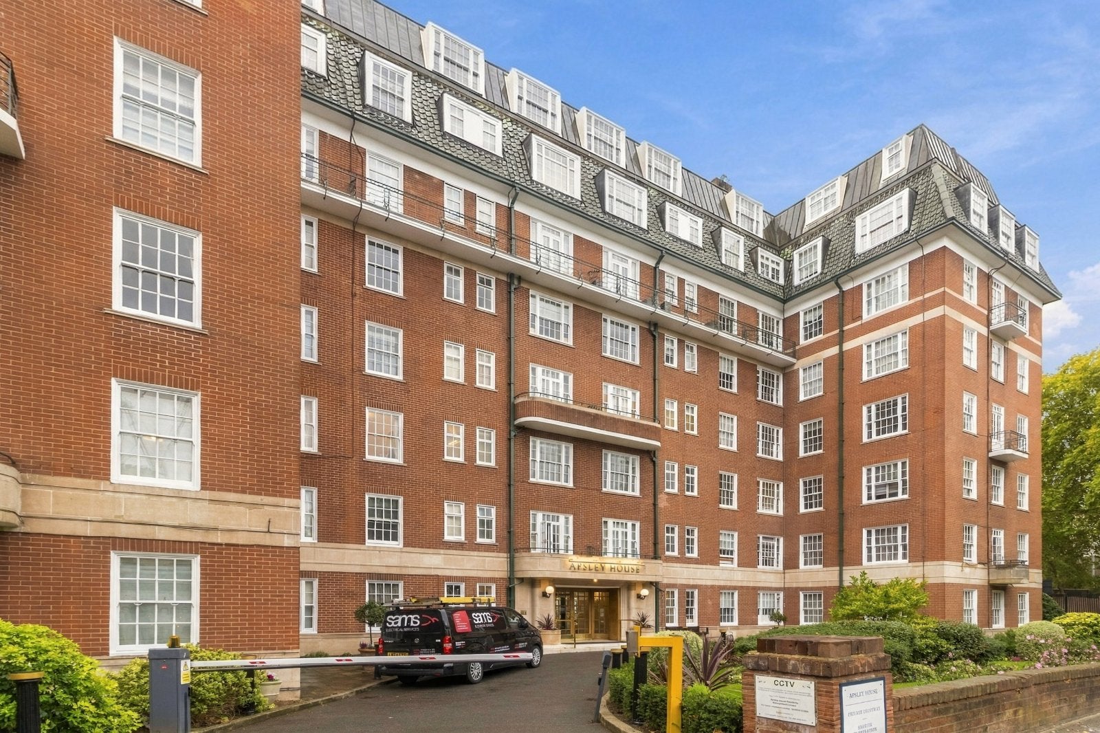 Flat Mellison Road in Greater London