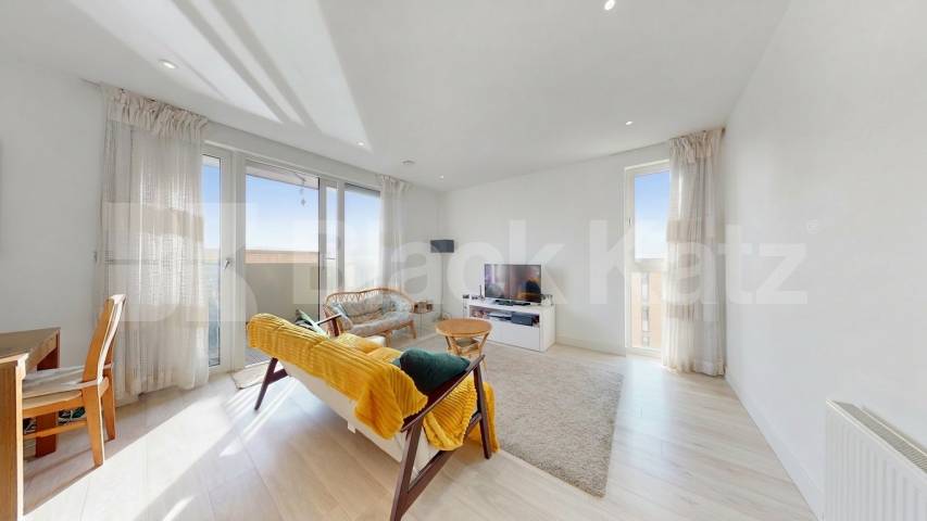Flat Iverson Road in Greater London