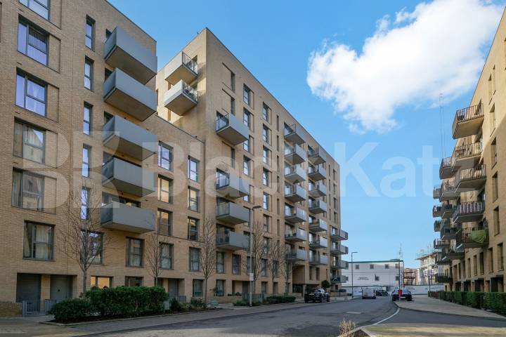 Flat Iverson Road in Greater London