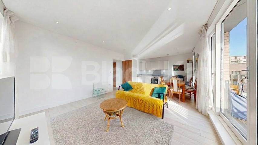 Flat Iverson Road in Greater London