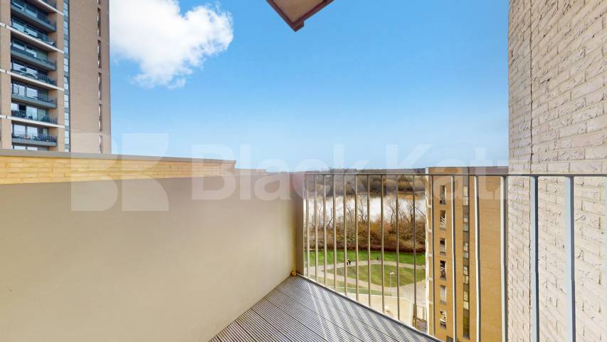 Flat Iverson Road in Greater London