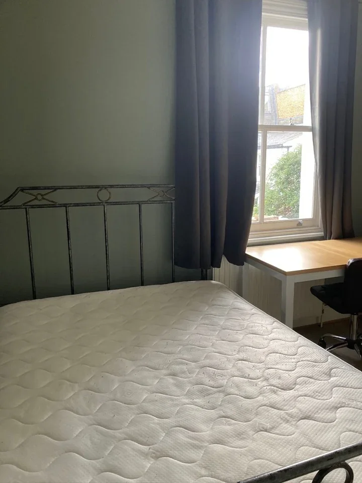 Flat Parkville Road in Greater London