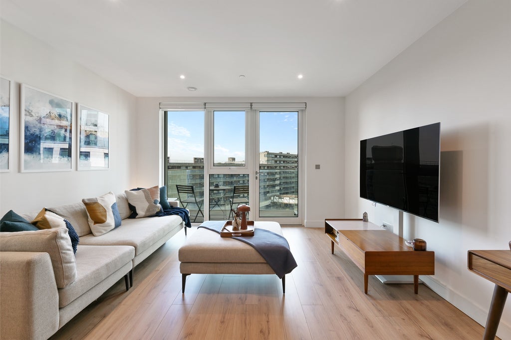 Flat Beadon Road in Greater London