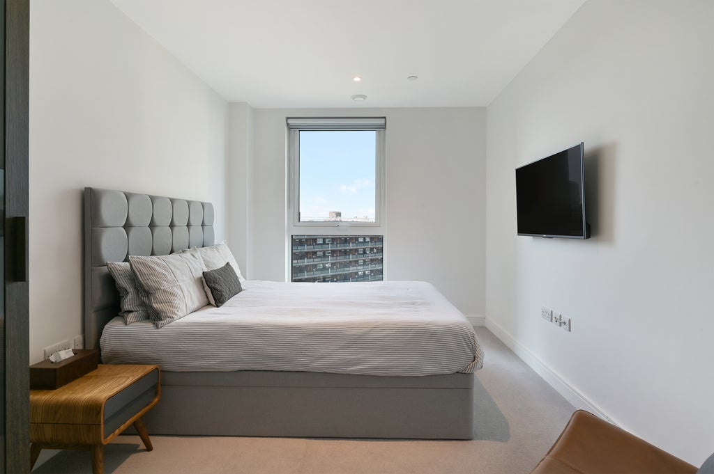 Flat Beadon Road in Greater London