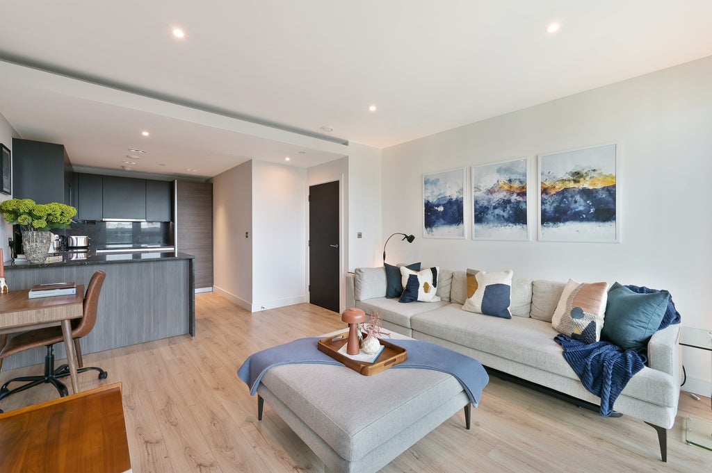 Flat Beadon Road in Greater London