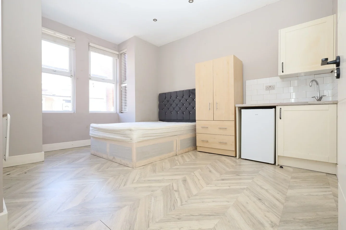 Flat Masons Avenue in Greater London