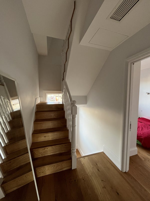 Room Chiswick High Road in Greater London