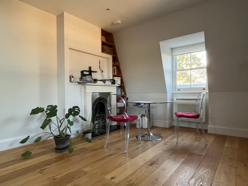 Room Chiswick High Road in Greater London
